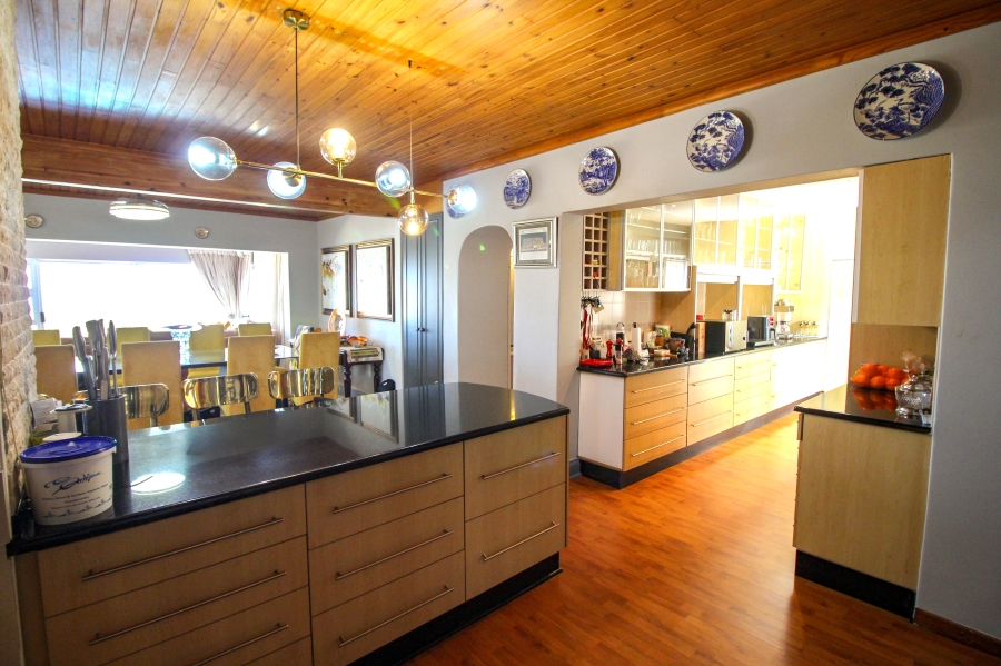 5 Bedroom Property for Sale in Beacon Bay Eastern Cape
